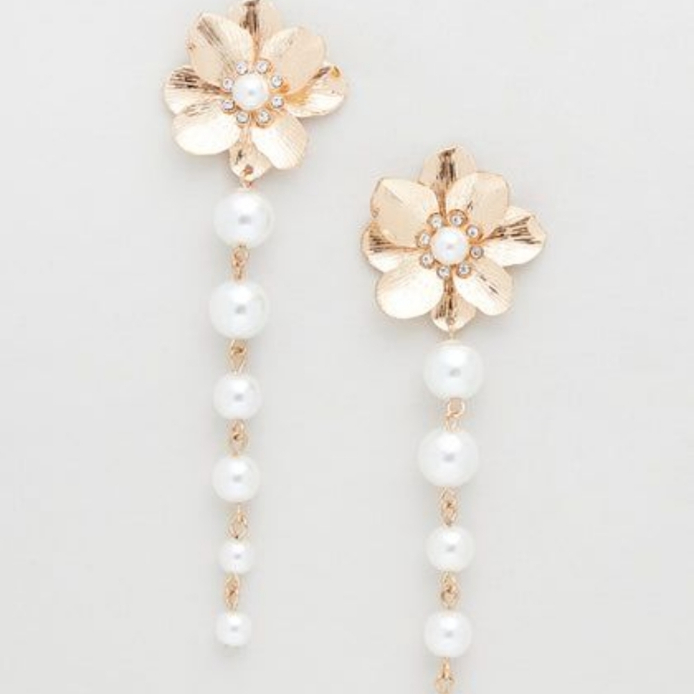 Modcloth pearl flower dangle earrings